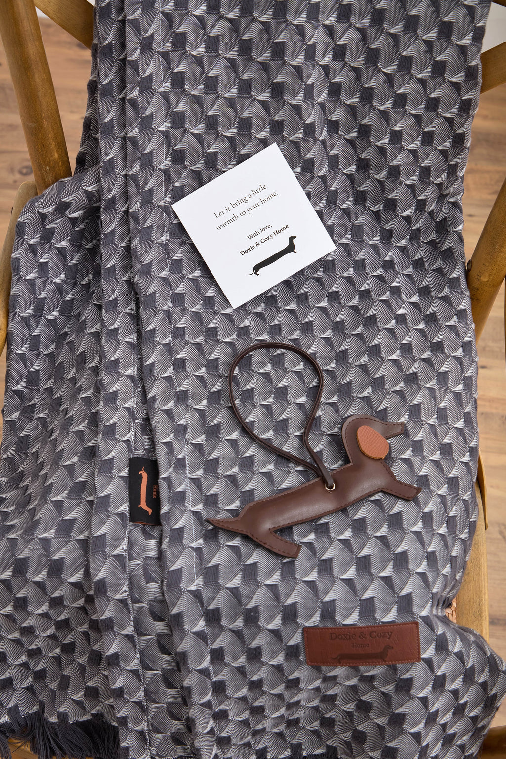 Nest & Peace Collection - Oud Shadow Throw